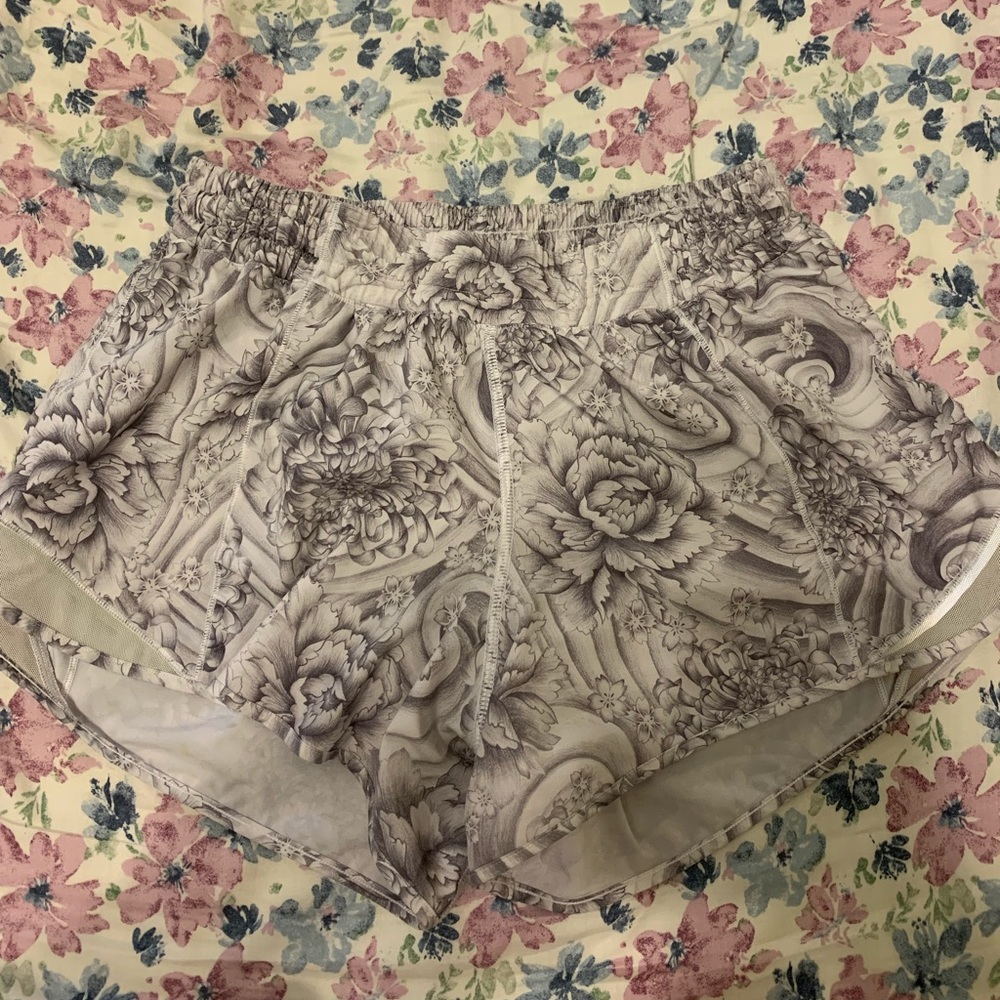 Lululemon Hotty Hot shorts!